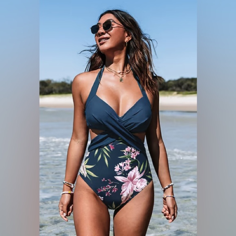Cupshe Winter Fantasy Wrap Front Cutout One-Piece Swimsuit – Size Small ❄️👙